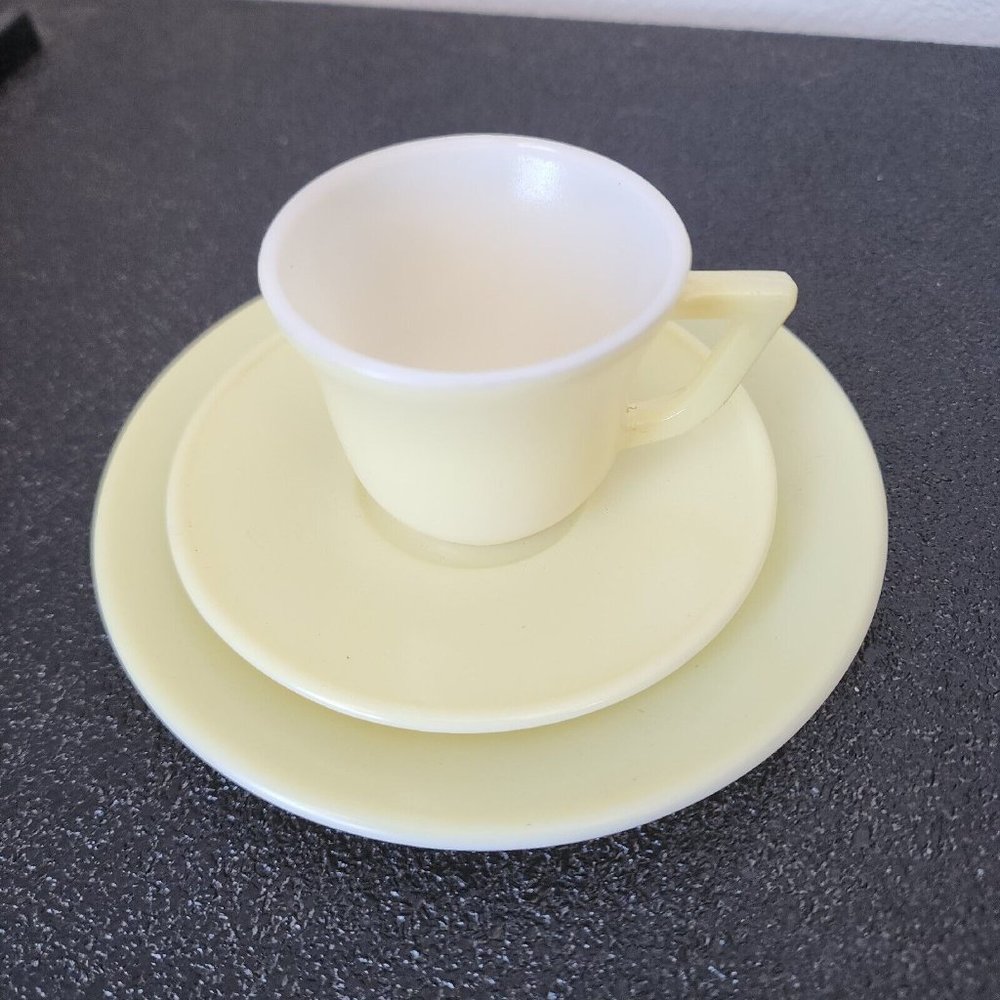 1930s Hazel Atlas 20th Century Little Hostess Pastel Tea Placesetting child cup